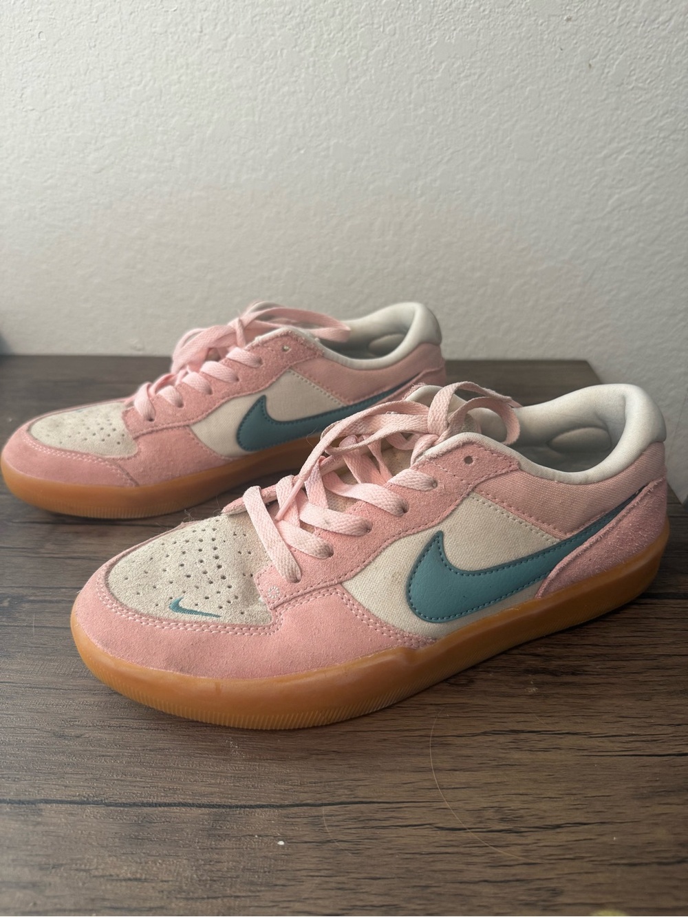 Nike SB Force 58 Nike Pink and Teal Low-Top Suede Sneakers